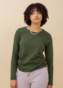 woman wearing basic long sleeve jersey top in green