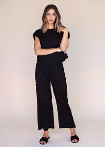 woman wearing wide leg pant with side pockets in black
